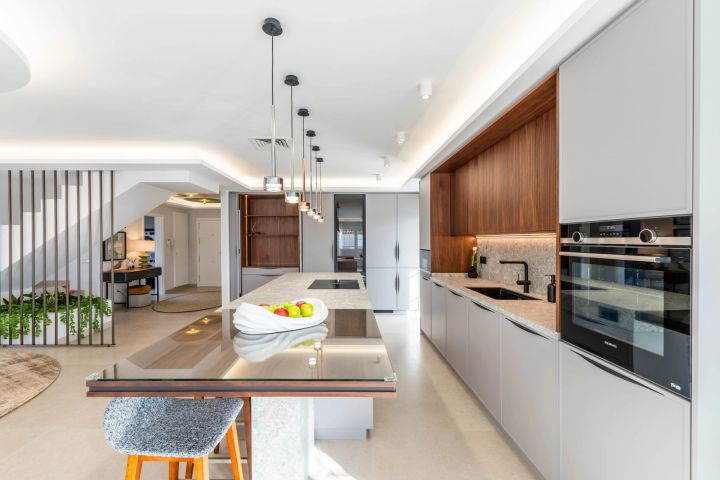 Duplex Penthouse avec 5 chambres et 4 salles de bain - Spacieuse maison haut de gamme au charme andalou