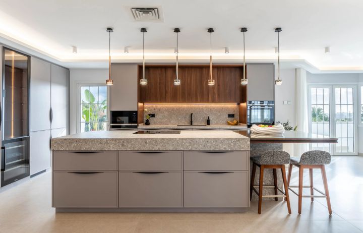 Duplex Penthouse avec 5 chambres et 4 salles de bain - Spacieuse maison haut de gamme au charme andalou