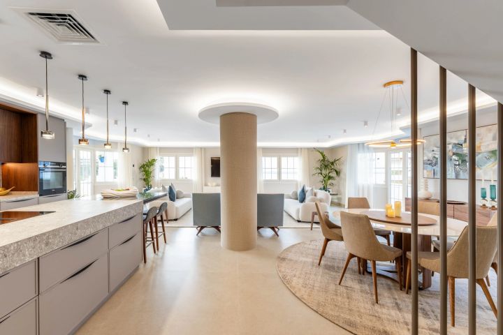 Penthouse Zafiro - Spacious Upscale Home with Andalusian Charm