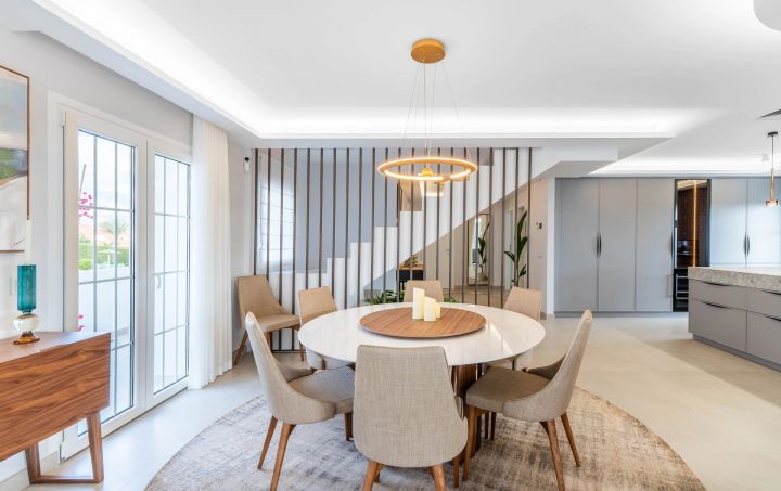 Penthouse Zafiro - Spacious Upscale Home with Andalusian Charm