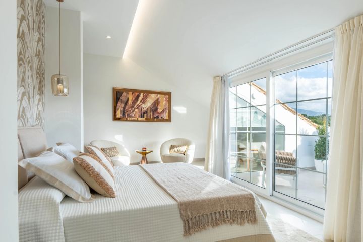 Duplex Penthouse avec 5 chambres et 4 salles de bain - Spacieuse maison haut de gamme au charme andalou