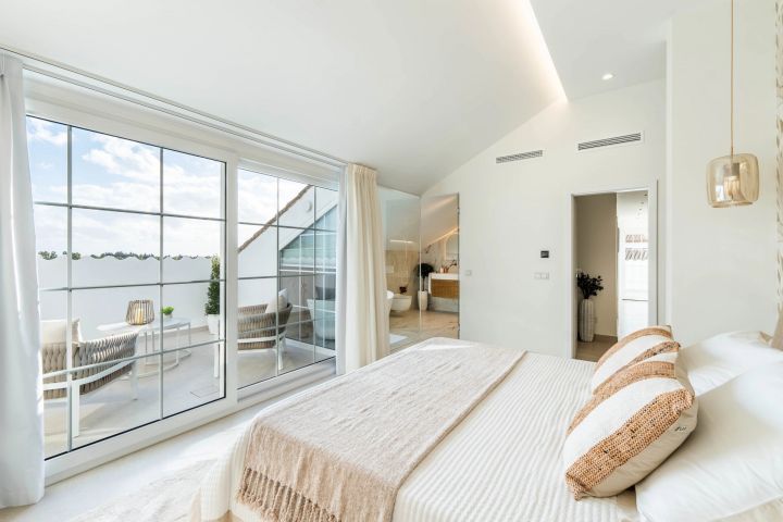 Duplex Penthouse avec 5 chambres et 4 salles de bain - Spacieuse maison haut de gamme au charme andalou