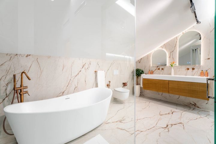 Duplex Penthouse avec 5 chambres et 4 salles de bain - Spacieuse maison haut de gamme au charme andalou