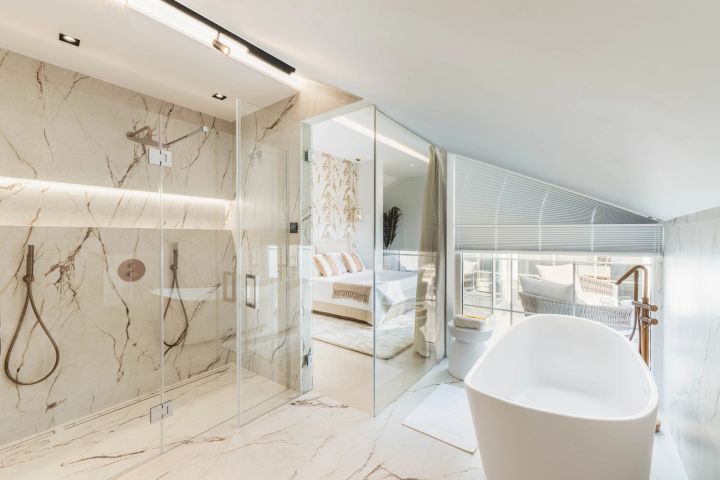 Duplex Penthouse avec 5 chambres et 4 salles de bain - Spacieuse maison haut de gamme au charme andalou