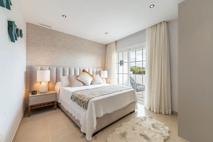 Duplex Penthouse avec 5 chambres et 4 salles de bain - Spacieuse maison haut de gamme au charme andalou