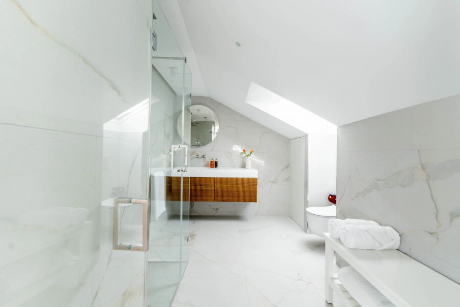 Penthouse Zafiro - Spacious Upscale Home with Andalusian Charm