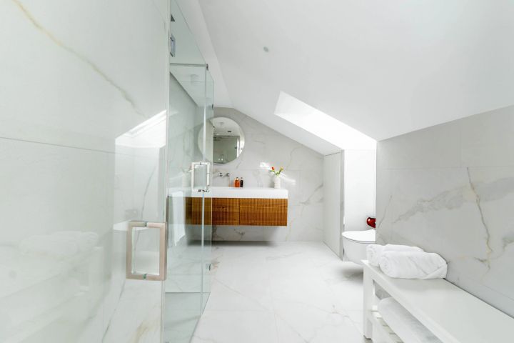 Duplex Penthouse avec 5 chambres et 4 salles de bain - Spacieuse maison haut de gamme au charme andalou