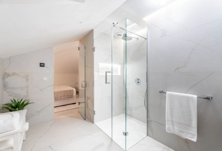 Duplex Penthouse avec 5 chambres et 4 salles de bain - Spacieuse maison haut de gamme au charme andalou