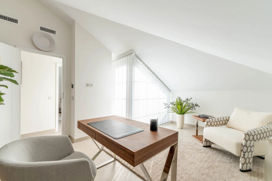 Penthouse Zafiro - Spacious Upscale Home with Andalusian Charm
