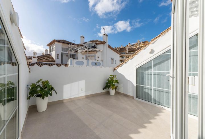 Duplex Penthouse avec 5 chambres et 4 salles de bain - Spacieuse maison haut de gamme au charme andalou