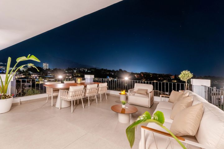 Duplex Penthouse avec 5 chambres et 4 salles de bain - Spacieuse maison haut de gamme au charme andalou
