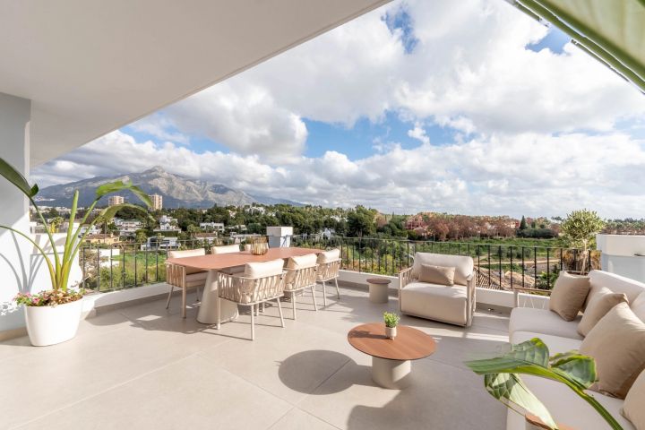 Duplex Penthouse avec 5 chambres et 4 salles de bain - Spacieuse maison haut de gamme au charme andalou