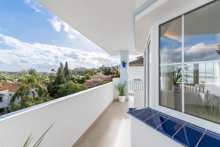 Duplex Penthouse avec 5 chambres et 4 salles de bain - Spacieuse maison haut de gamme au charme andalou