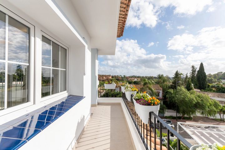 Duplex Penthouse avec 5 chambres et 4 salles de bain - Spacieuse maison haut de gamme au charme andalou