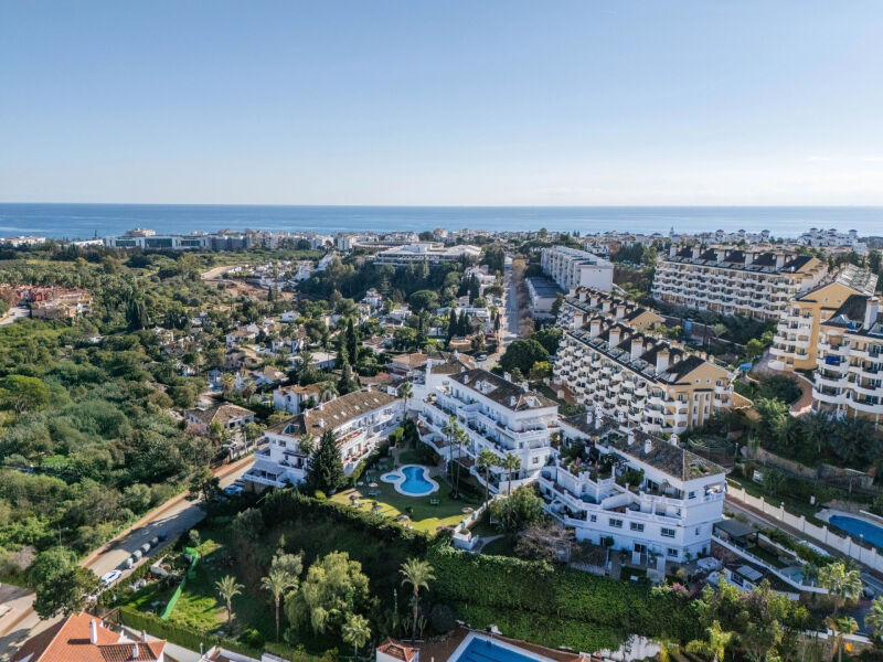 Penthouse Zafiro - Spacious Upscale Home with Andalusian Charm