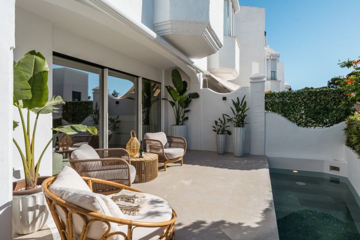 Maison Vanguard - Elegant Contemporary Property with Stunning Sea Views