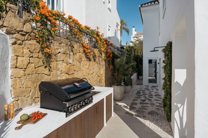 Maison Vanguard - Elegant Contemporary Property with Stunning Sea Views