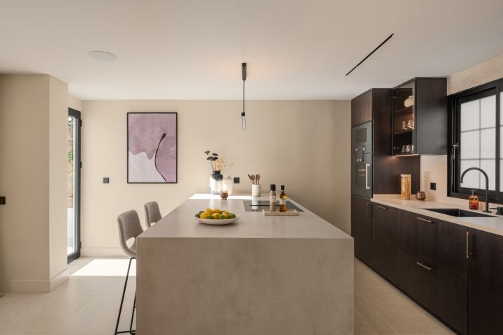Maison Vanguard - Elegant Contemporary Property with Stunning Sea Views