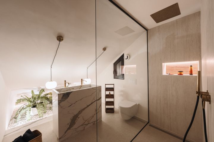 Maison Vanguard - Elegant Contemporary Property with Stunning Sea Views
