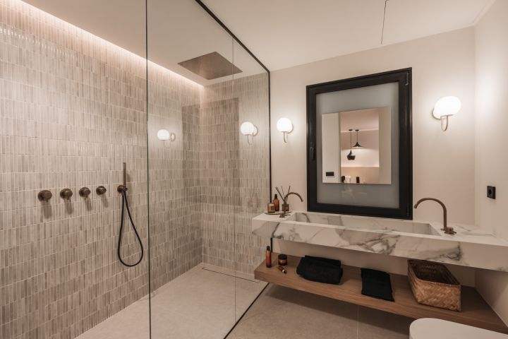 Maison Vanguard - Elegant Contemporary Property with Stunning Sea Views