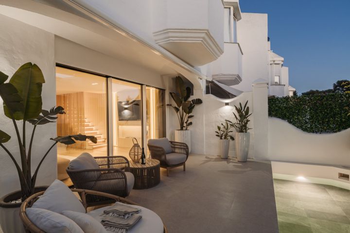 Maison Vanguard - Elegant Contemporary Property with Stunning Sea Views