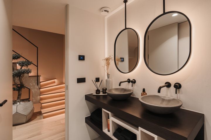 Maison Vanguard - Elegant Contemporary Property with Stunning Sea Views