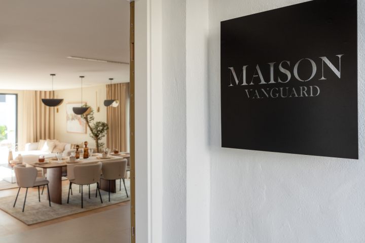 Maison Vanguard - Elegant Contemporary Property with Stunning Sea Views