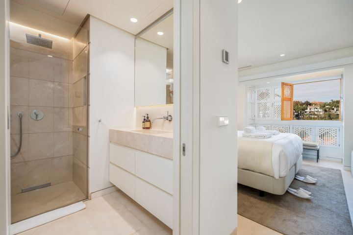 Drago 3.2 - Bespoke High-End Home with Panoramic Views