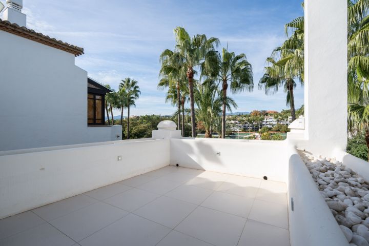 Drago 3.2 - Bespoke High-End Home with Panoramic Views