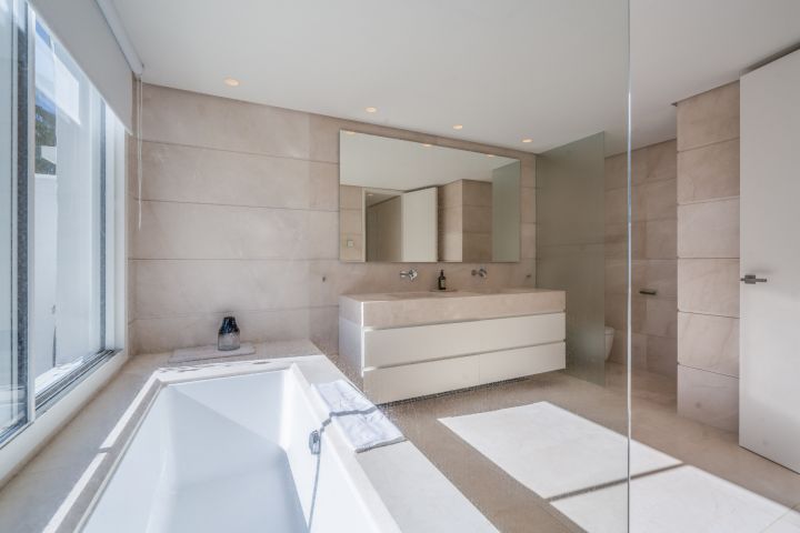 Drago 3.2 - Bespoke High-End Home with Panoramic Views