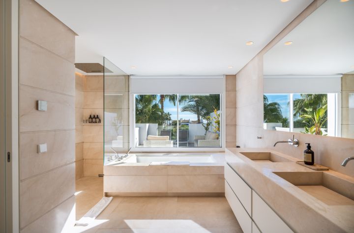 Drago 3.2 - Bespoke High-End Home with Panoramic Views