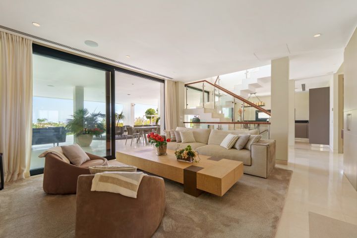 Leo 21B - Modern Frontline Golf Villa in Prime Location