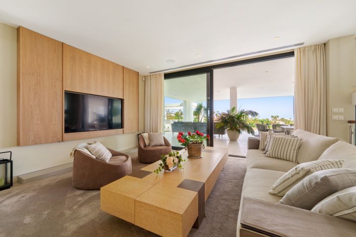 Leo 21B - Modern Frontline Golf Villa in Prime Location