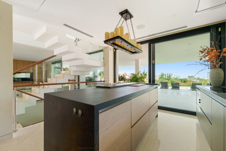 Leo 21B - Modern Frontline Golf Villa in Prime Location