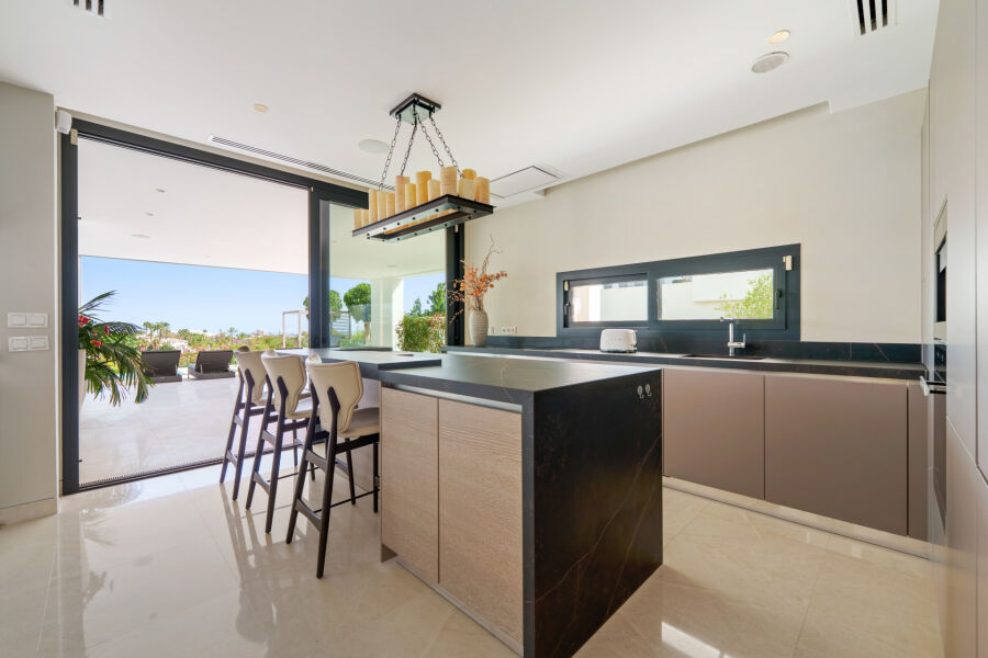 Leo 21B - Modern Frontline Golf Villa in Prime Location