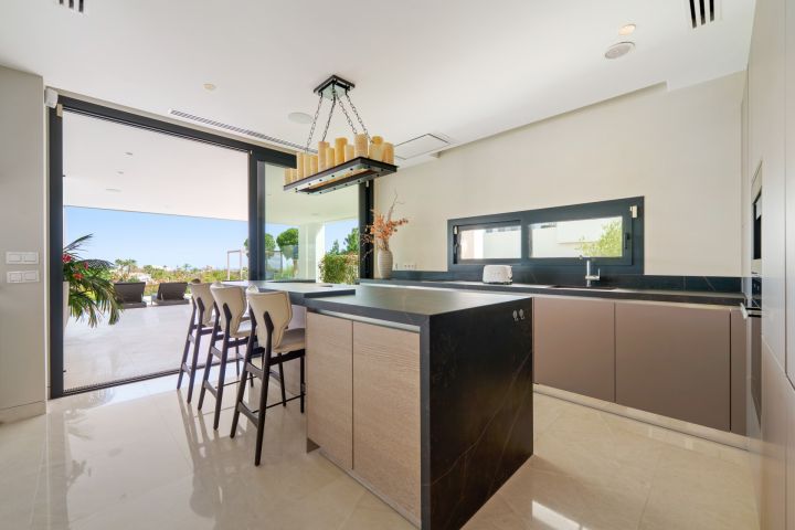 Leo 21B - Modern Frontline Golf Villa in Prime Location