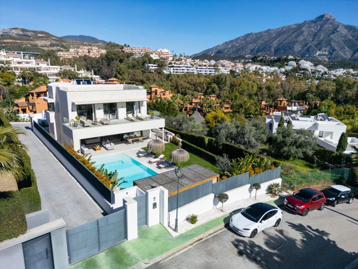 Cerquilla 54B - Exclusive Premium Property with Modern Charm