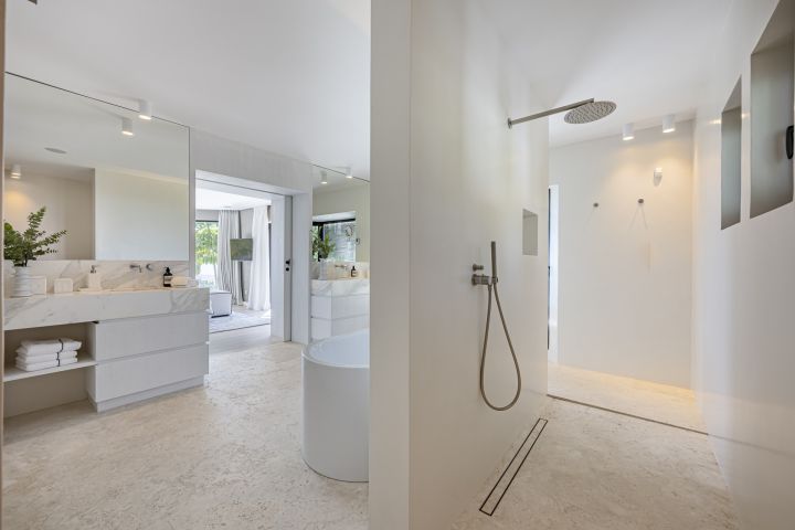 Spectacular villa in Cascada de Camojan - Exclusive Villa in a Gated Community in Cascada de Camojan