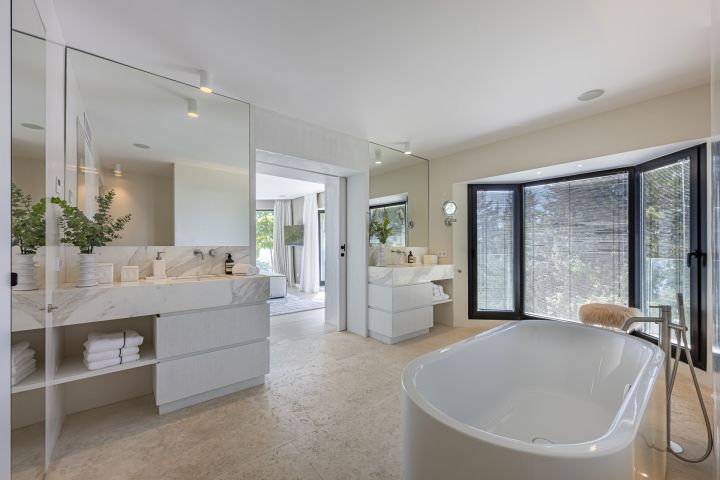 Spectacular villa in Cascada de Camojan - Exclusive Villa in a Gated Community in Cascada de Camojan
