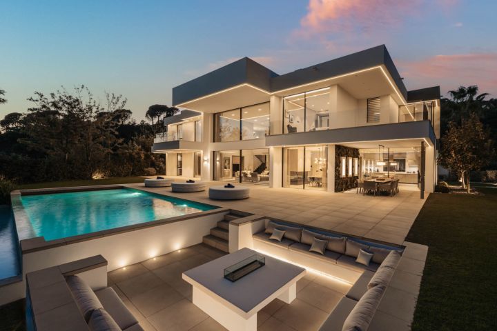 Villa Ciervo - Elegant Contemporary Property Frontline Golf