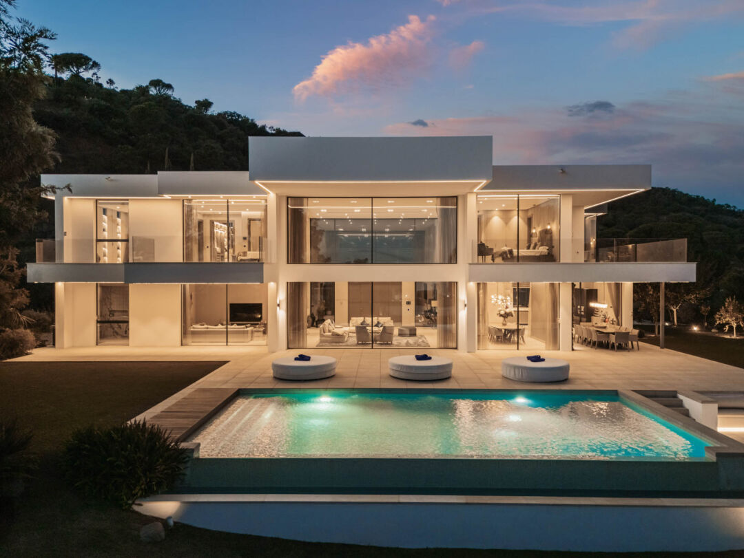 Villa Ciervo - Elegant Contemporary Property Frontline Golf