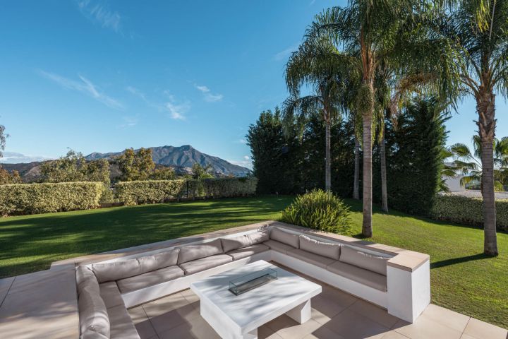 Villa Ciervo - Elegant Contemporary Property Frontline Golf
