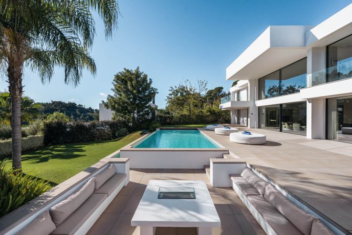 Villa Ciervo - Elegant Contemporary Property Frontline Golf