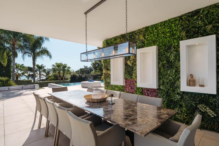 Villa Ciervo - Elegant Contemporary Property Frontline Golf