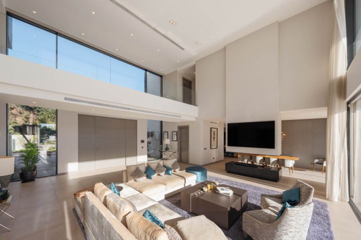 Villa Ciervo - Elegant Contemporary Property Frontline Golf