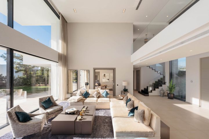 Villa Ciervo - Elegant Contemporary Property Frontline Golf