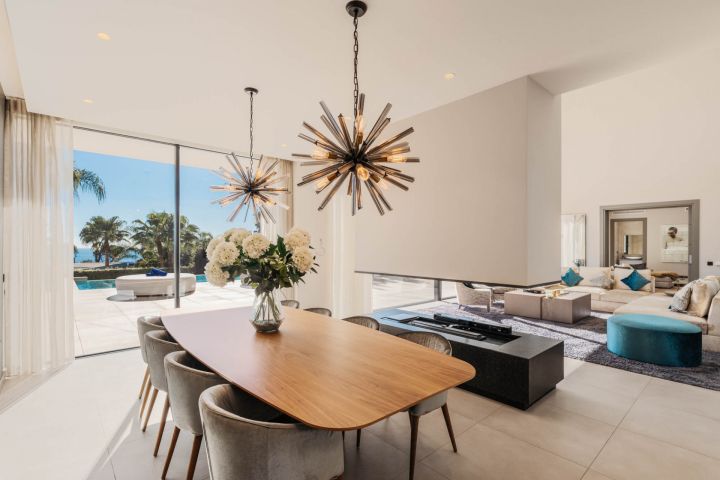 Villa Ciervo - Elegant Contemporary Property Frontline Golf