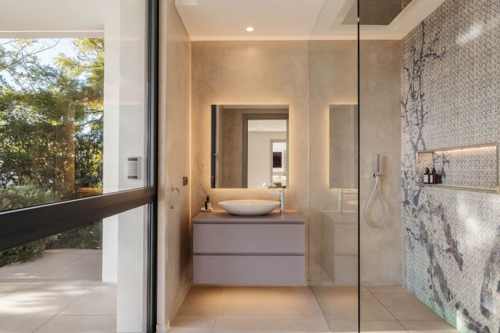 Villa Ciervo - Elegant Contemporary Property Frontline Golf
