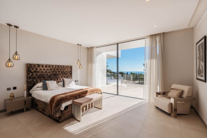 Villa Ciervo - Elegant Contemporary Property Frontline Golf