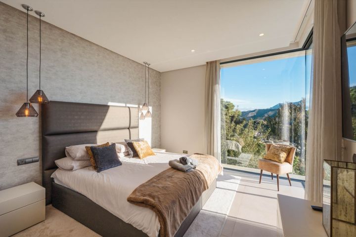 Villa Ciervo - Elegant Contemporary Property Frontline Golf